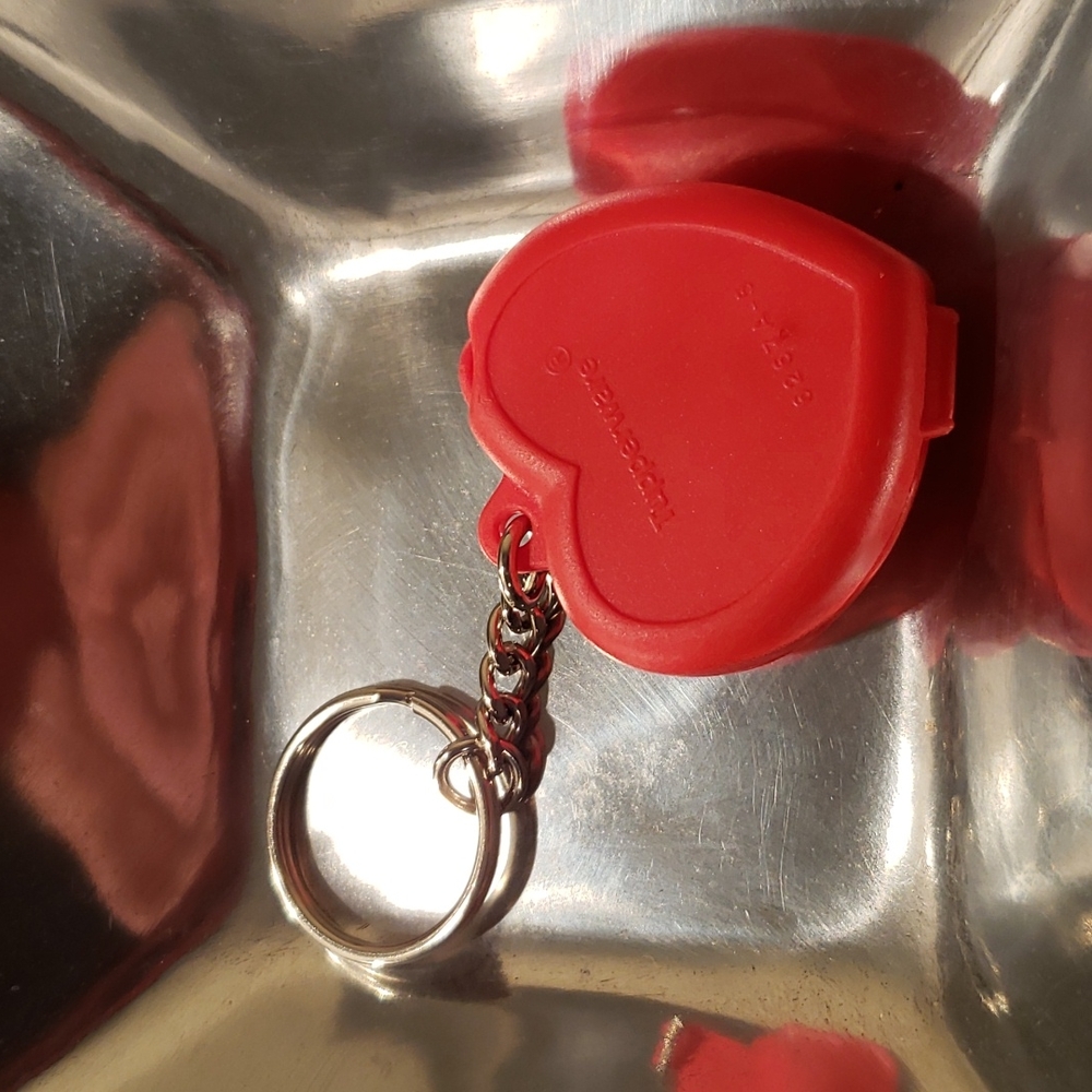 TUPPERWARE - HEART KEY CHAIN